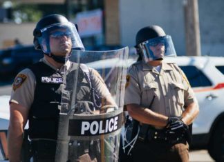 Police-Ferguson